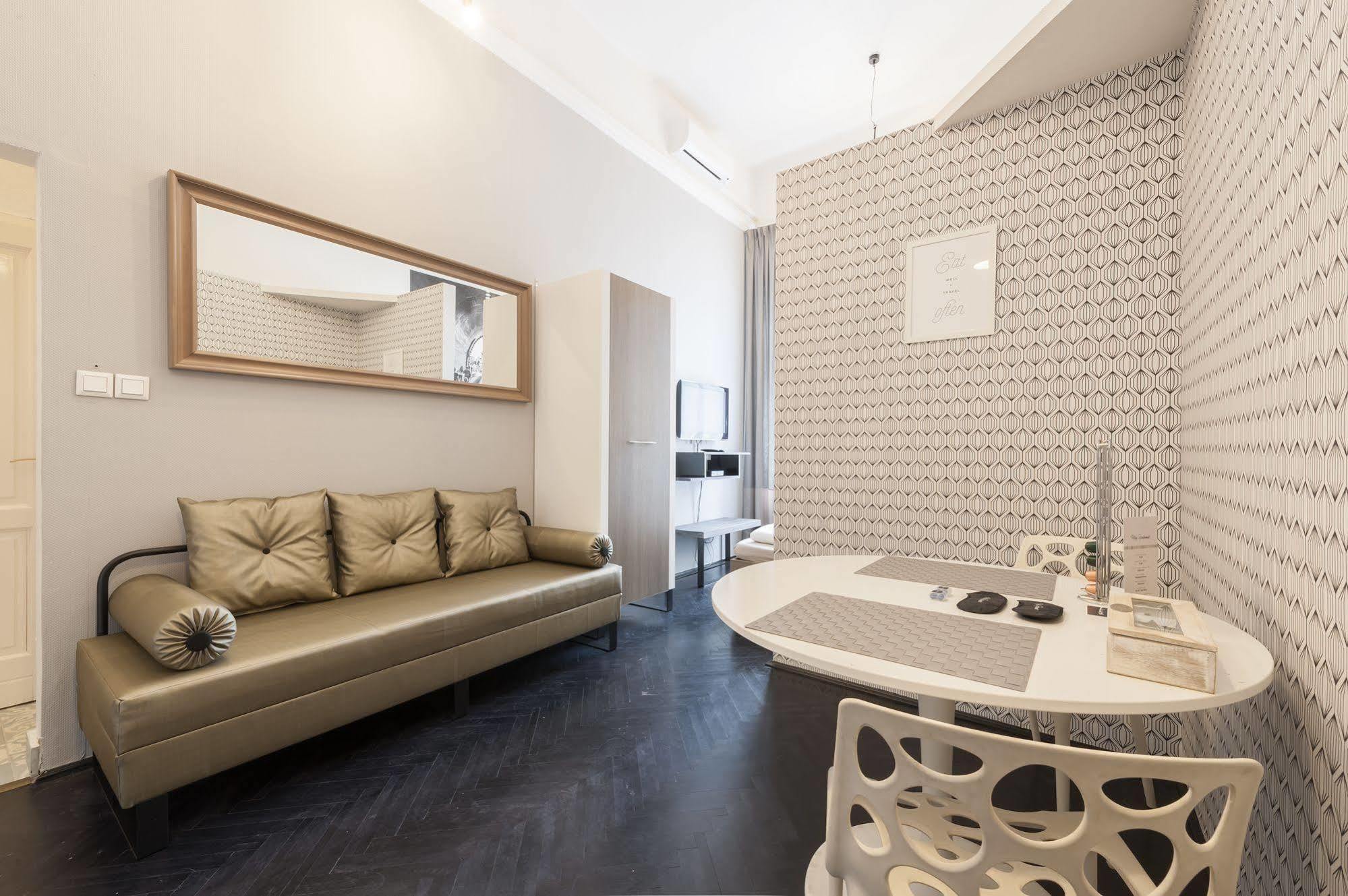 Play Apartments Budapest Exterior photo